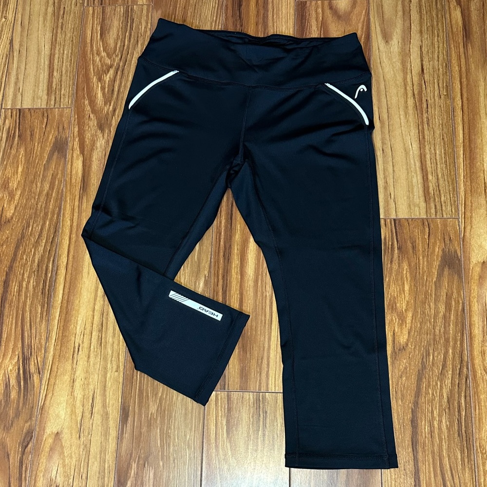 Cropped leggings.